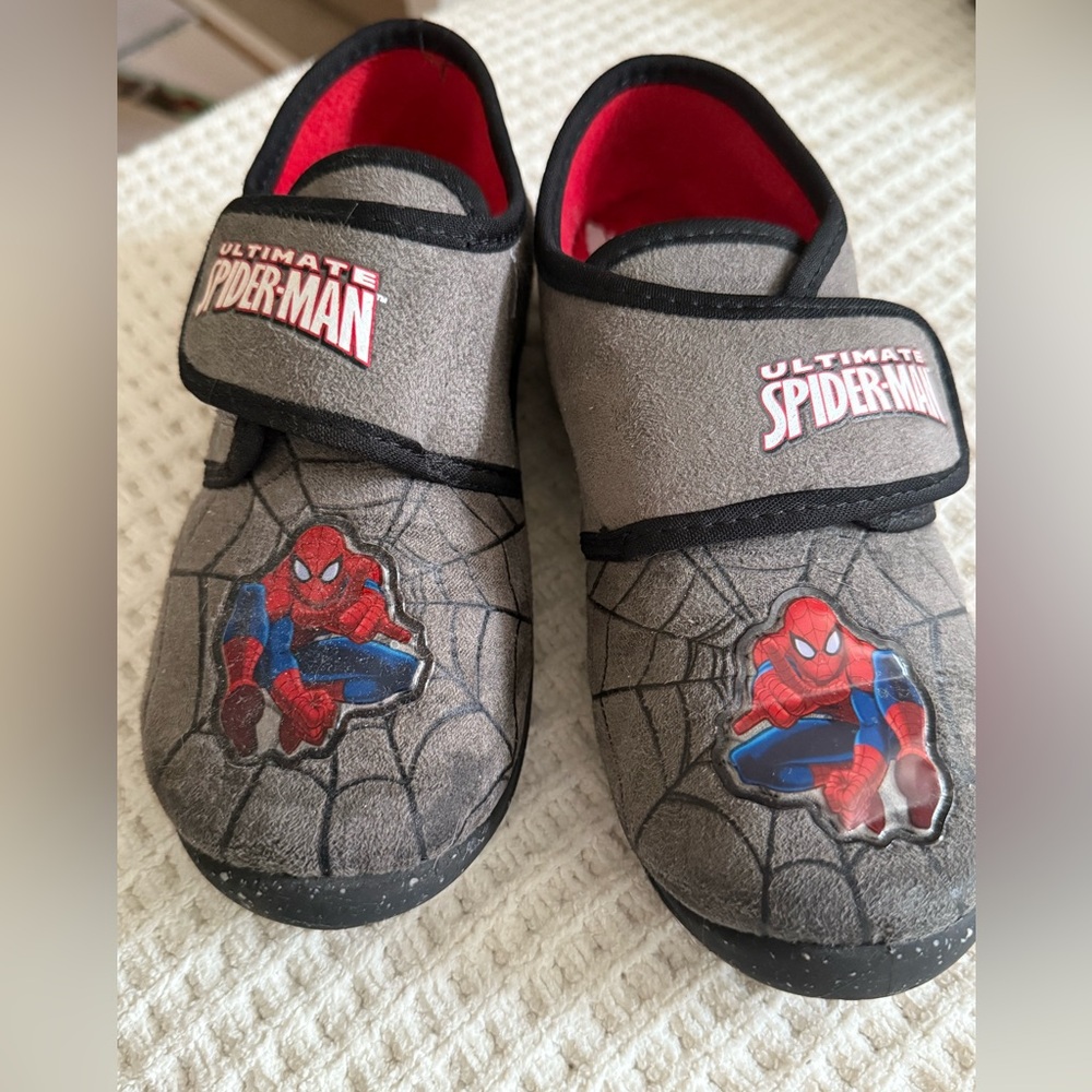Spiderman slippers, US12-12.5 (EU31)